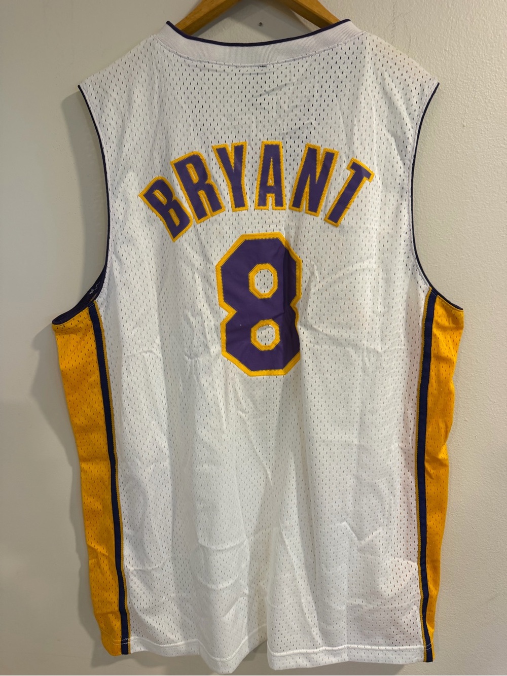 RARE vintage 2001 Lakers White & Gold Kobe Bryant #8 Basketball Jersey